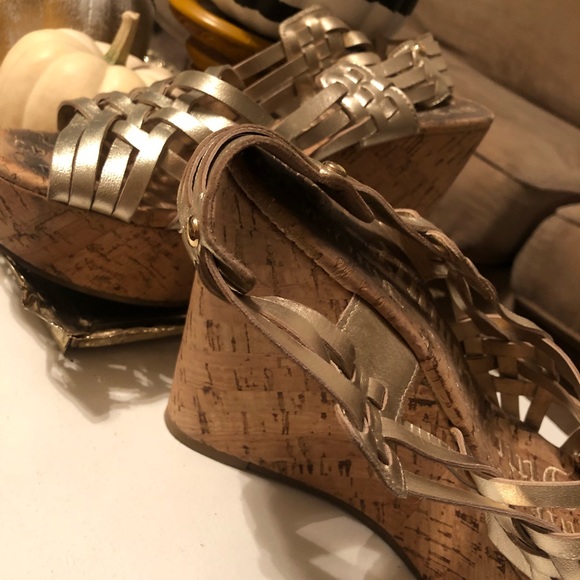 Juicy couture gold wedges - Picture 2 of 4